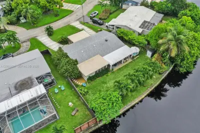 418 NW 20th St, Wilton Manors: photo 1 of 34