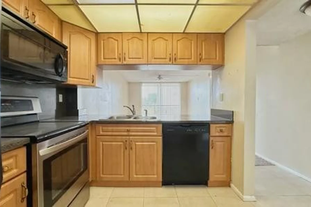 14195 SW 87th St SW #B207, Miami: photo 1 of 13