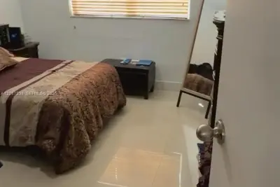 1225 W 35th St #2A, Hialeah: photo 1 of 6