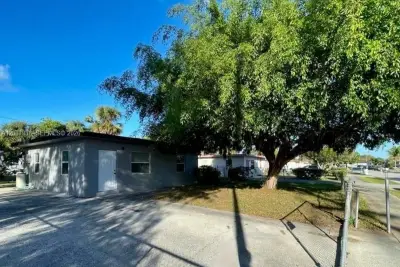 2643 NW 10th St, Pompano Beach: photo 1 of 9