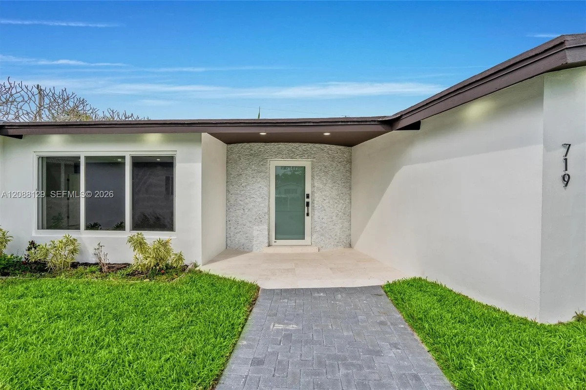 719 SW 25th Ave, Boynton Beach: photo 1 of 33