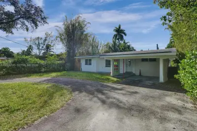 18500 NE 23rd Ct, Miami: photo 1 of 52