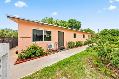 612 NW 10th Ter #A, Fort Lauderdale: photo 1 of 19