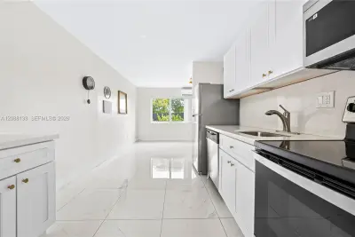 612 NW 10th Ter #B, Fort Lauderdale: photo 1 of 16