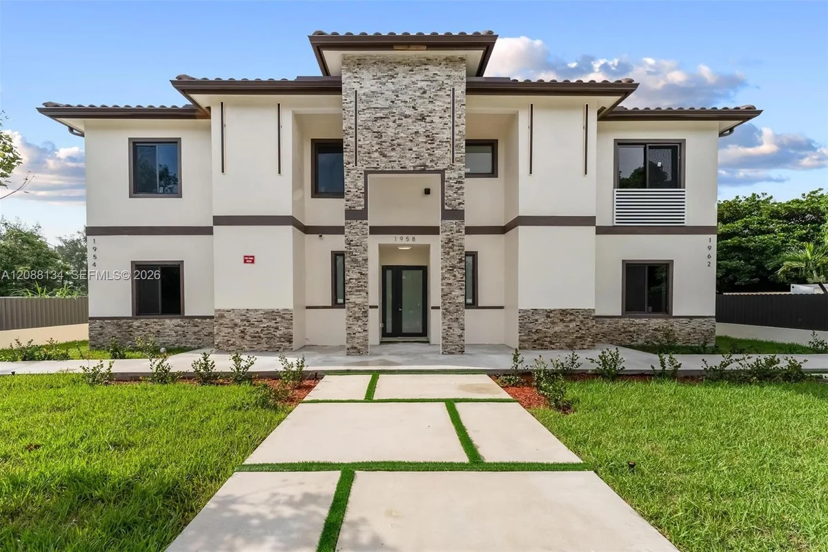 1962 NW 107th St, Miami: photo 1 of 54