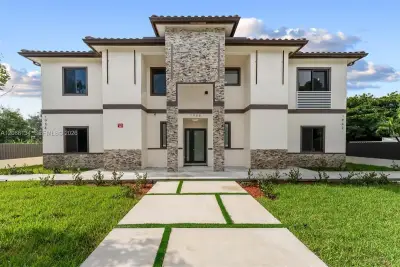 1962 NW 107th St, Miami: photo 1 of 54