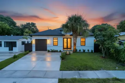 2540 NW 14th Ct, Fort Lauderdale: photo 1 of 81