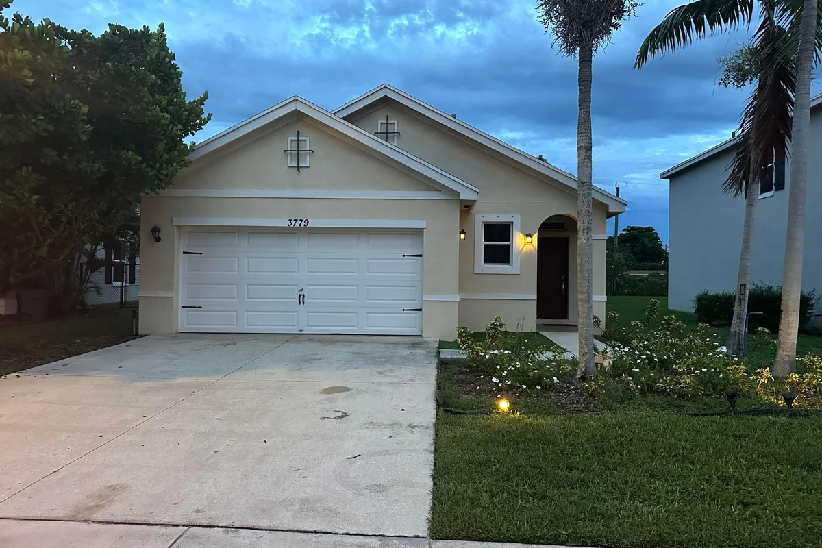 3779 Whitney Park Ln, Greenacres: photo 1 of 25