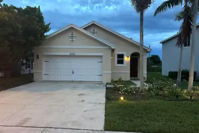 3779 Whitney Park Ln, Greenacres: photo 1 of 25
