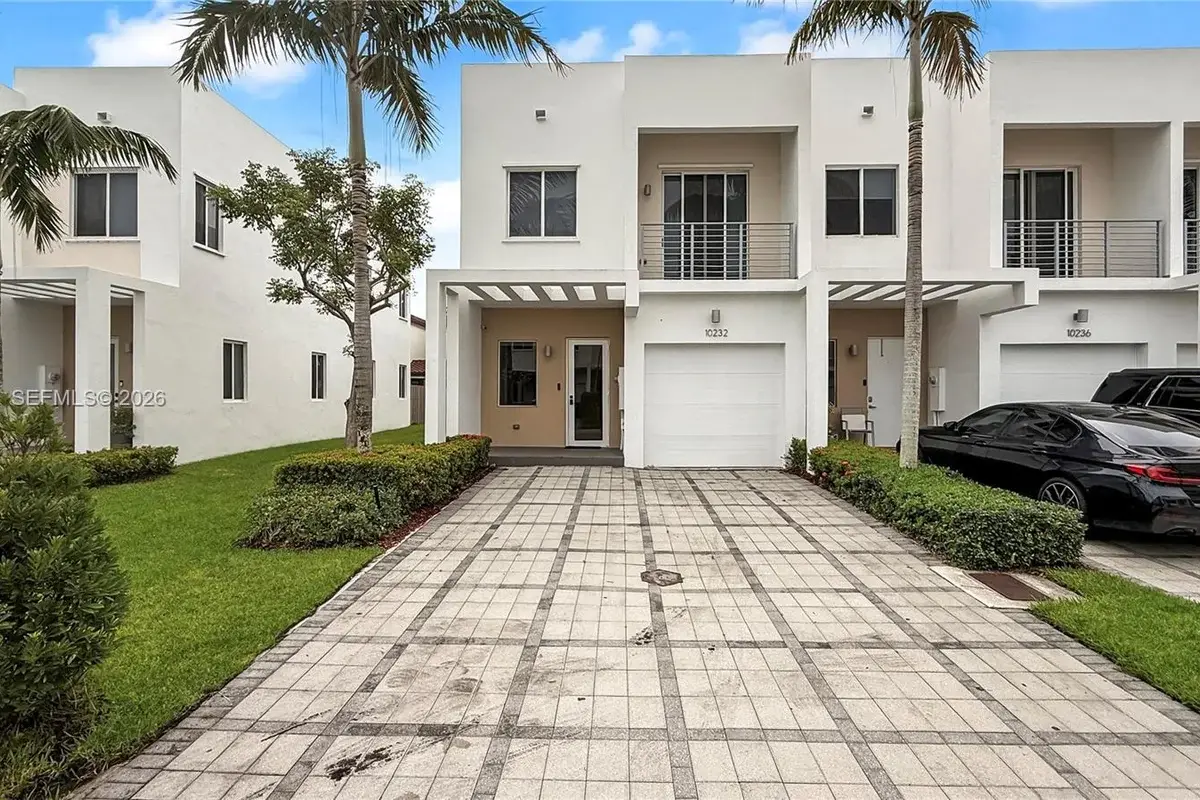 10232 NW 71st Ter, Doral: photo 1 of 34