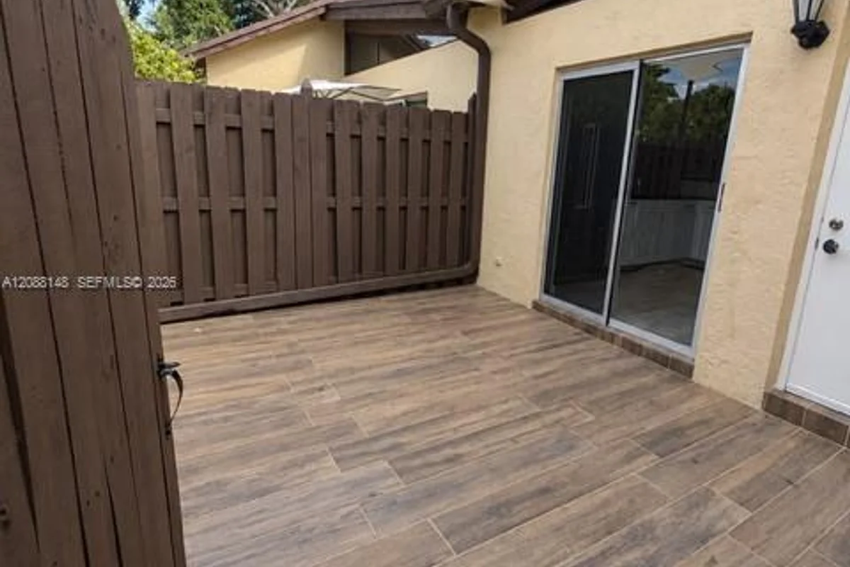 140 Fox Rd #3-46, Hollywood: photo 1 of 35