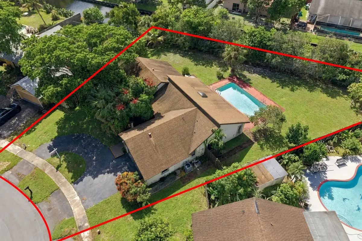 8350 NW 51st St, Lauderhill: photo 1 of 50