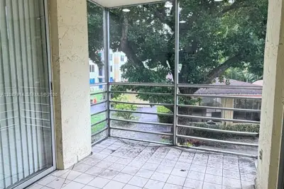 17890 W Dixie Hwy #215, North Miami Beach: photo 1 of 19