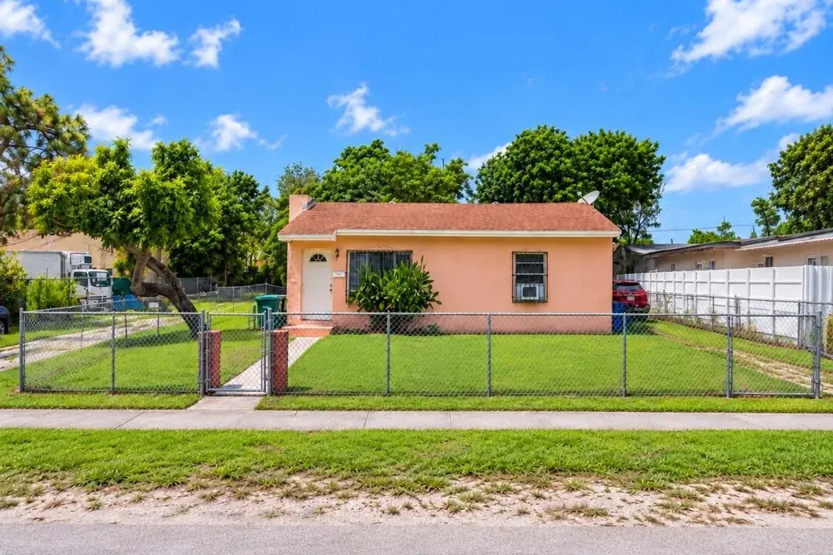 915 Rutland St, Opa-locka: photo 1 of 20