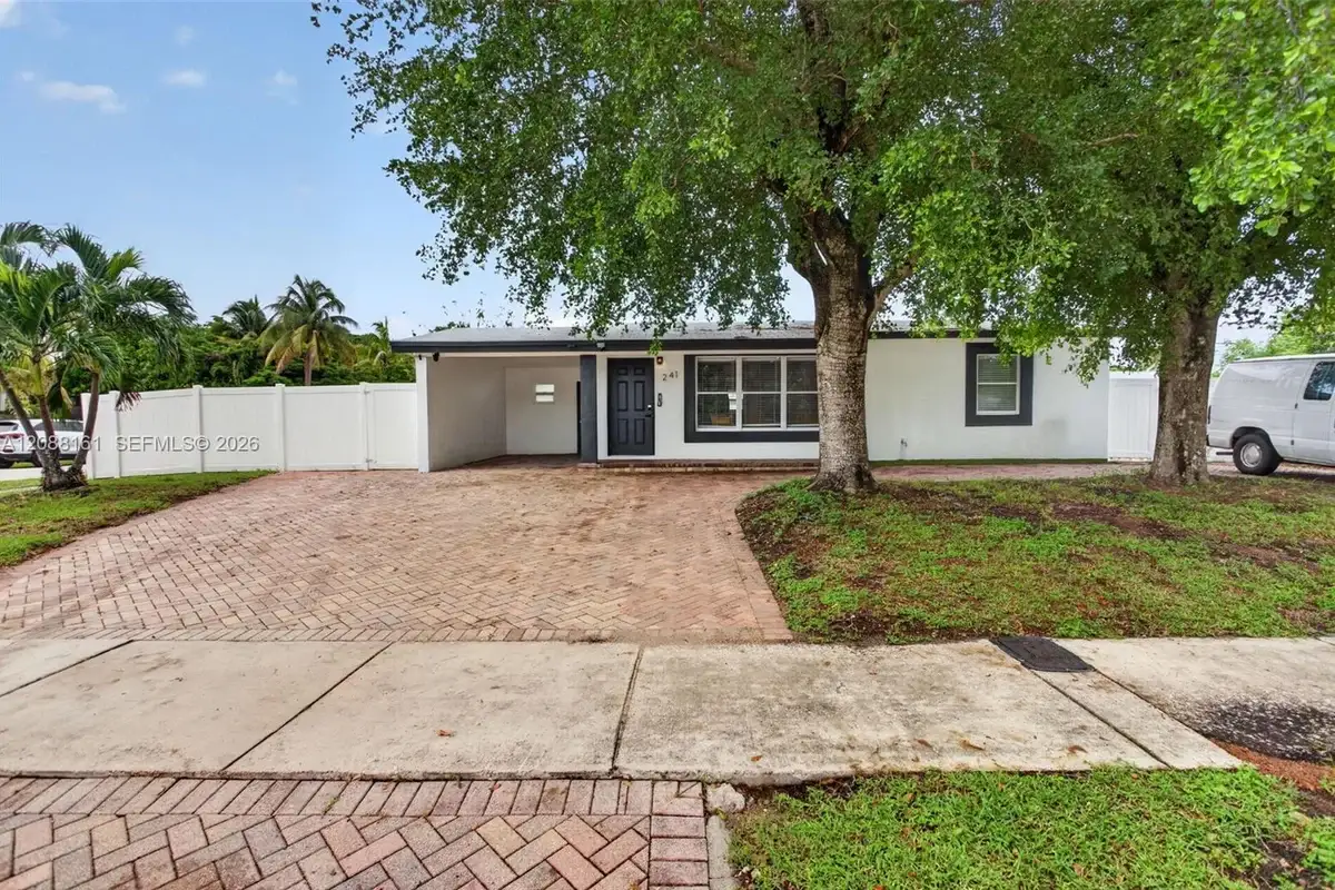 241 NE 45th St, Deerfield Beach: photo 1 of 36