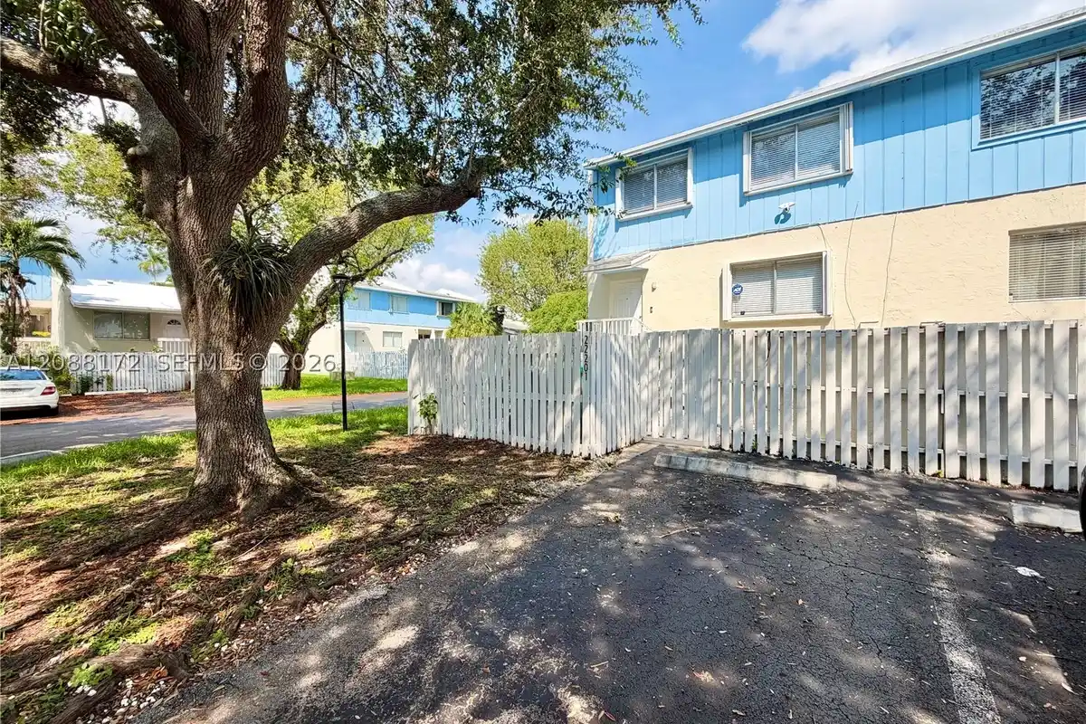 22201 SW 103rd Ave, Cutler Bay: photo 1 of 20