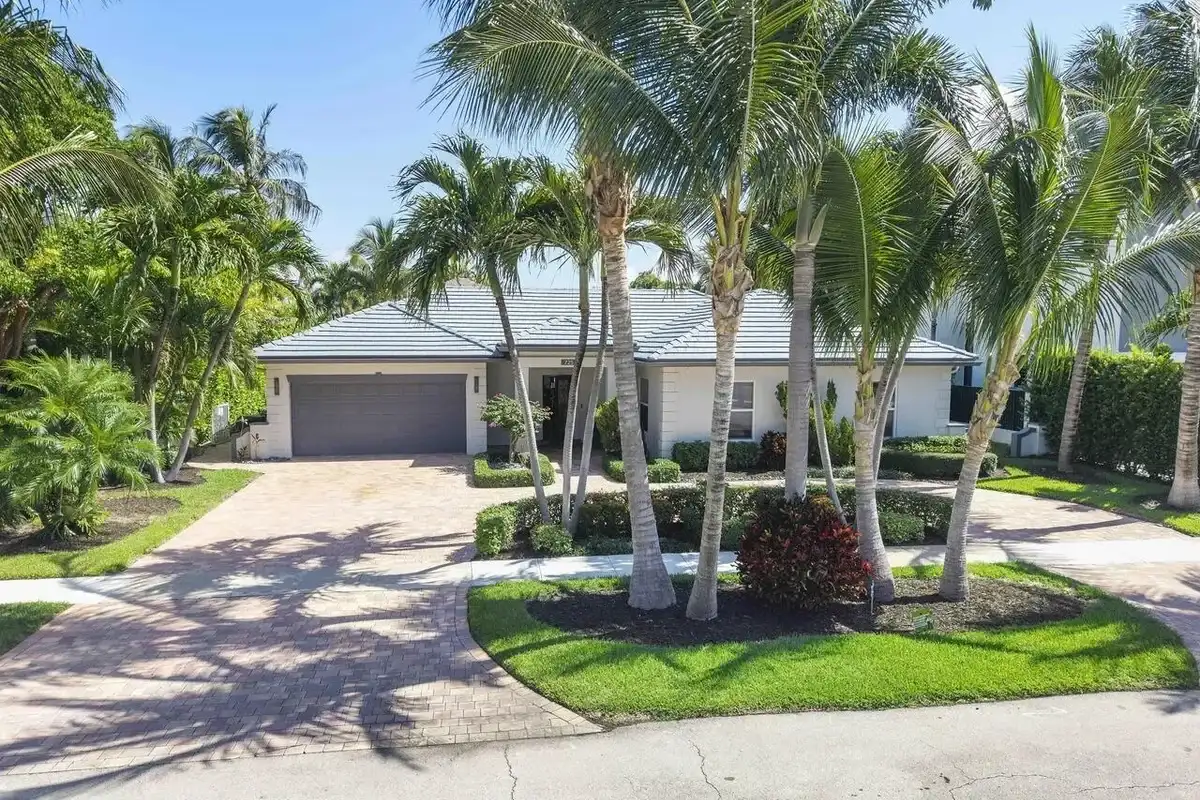 725 NE 36th St, Boca Raton: photo 1 of 33