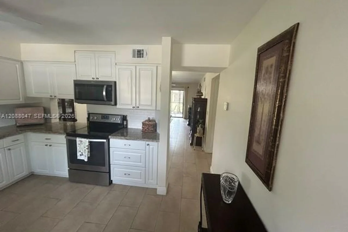 2 Briarwood Cir #112, Hollywood: photo 1 of 17