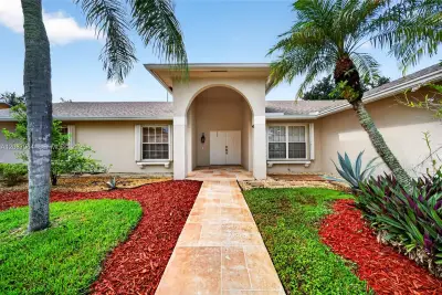 19960 NW 2nd St, Pembroke Pines: photo 1 of 59
