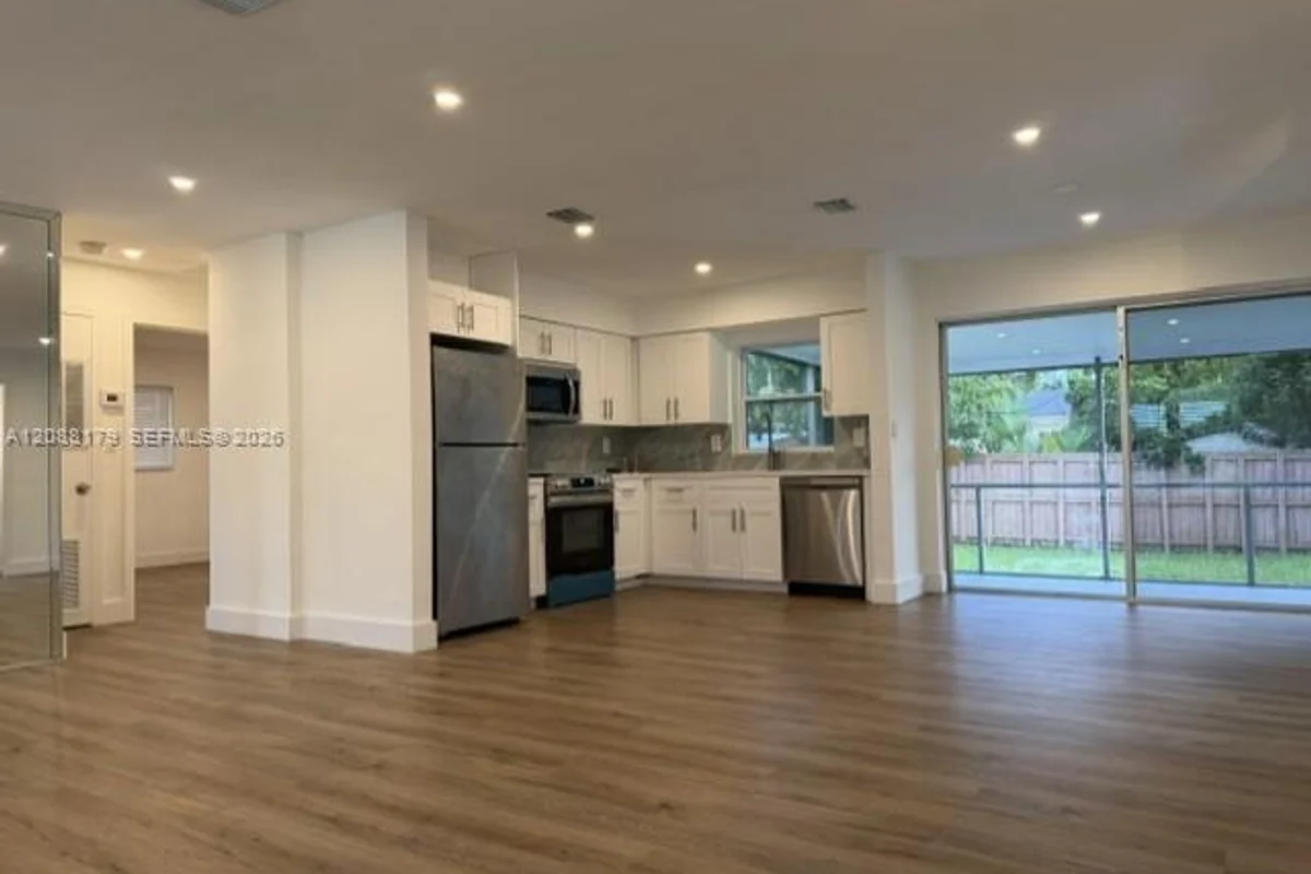 3034 Arthur St, Hollywood: photo 1 of 29