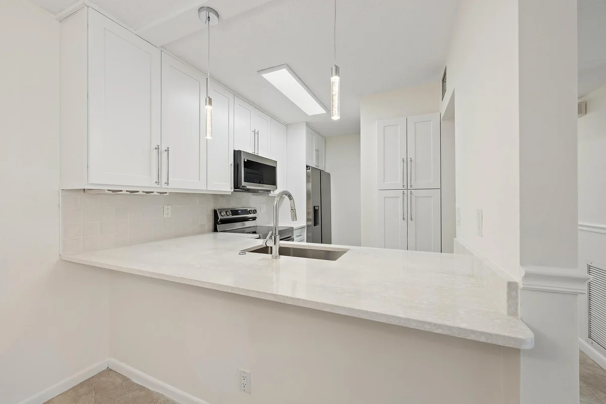 3404 Gardens East Dr #21A, Palm Beach Gardens: photo 1 of 8