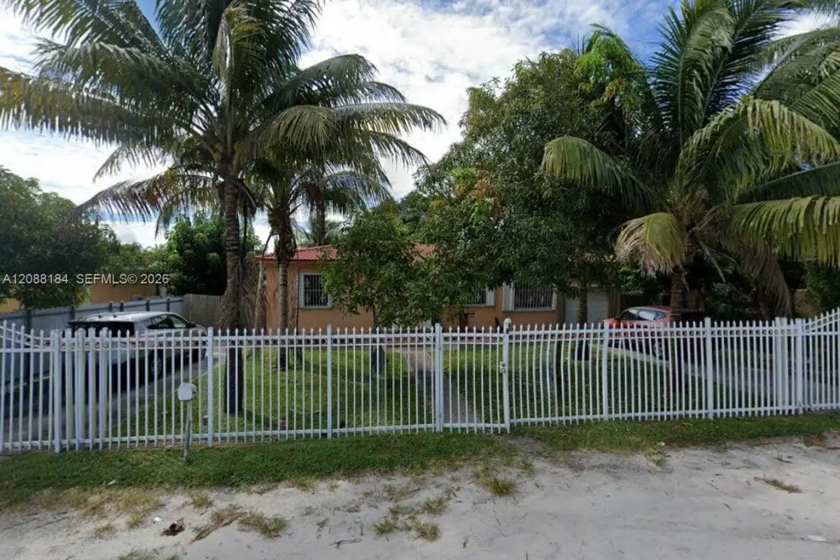 576 NW 147th St #a, Miami: photo 1 of 12