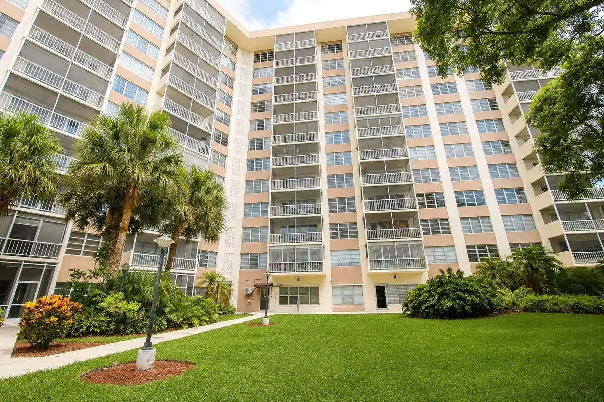 10777 W Sample Rd #716, Coral Springs: photo 1 of 27