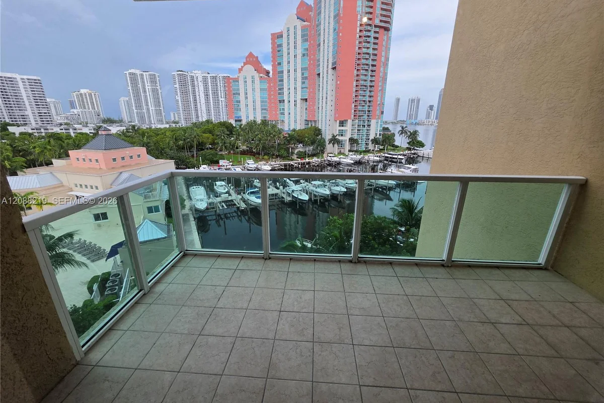 3340 NE 190th St #705, Aventura: photo 1 of 27