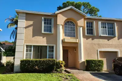 271 Live Oak Ln, Jupiter: photo 1 of 28