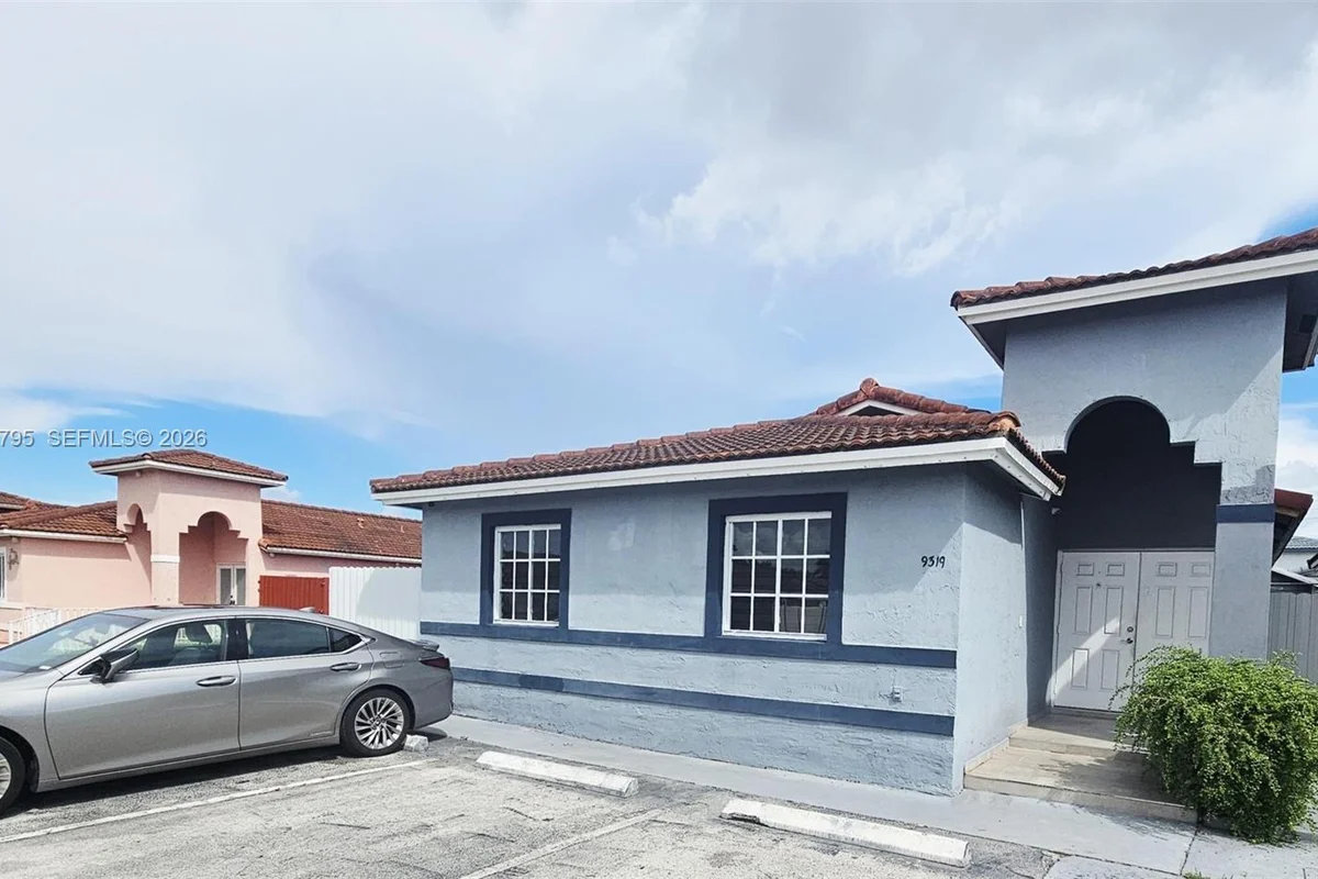 9319 NW 121 St, Hialeah Gardens: photo 1 of 15