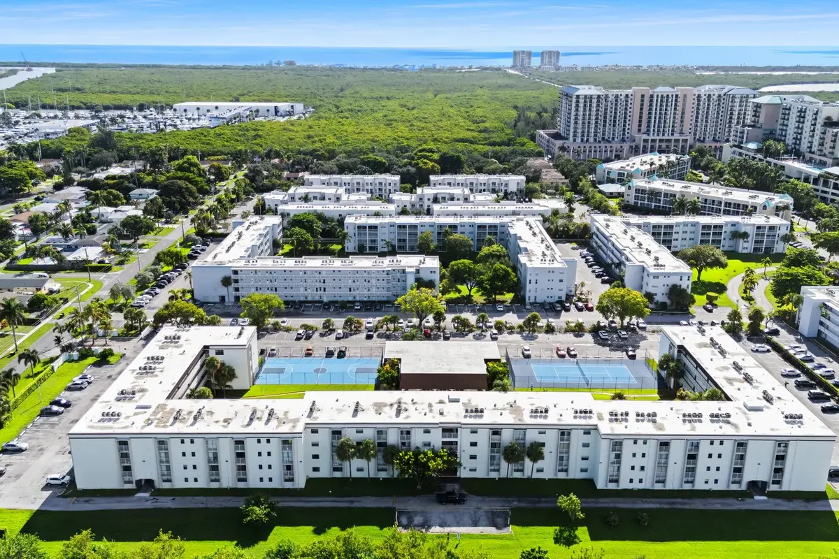 500 NE 2nd St #114, Dania Beach: photo 1 of 21
