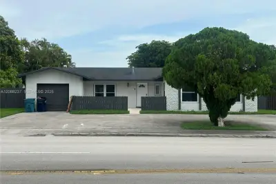 11611 SW 122nd Ave, Miami: photo 1 of 22