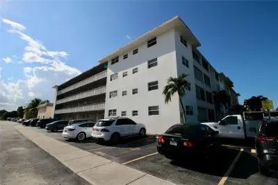 211 NE 8th Ave #212, Hallandale Beach: photo 1 of 13