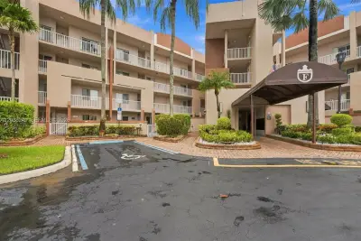 7503 Granville Dr #102, Tamarac: photo 1 of 26