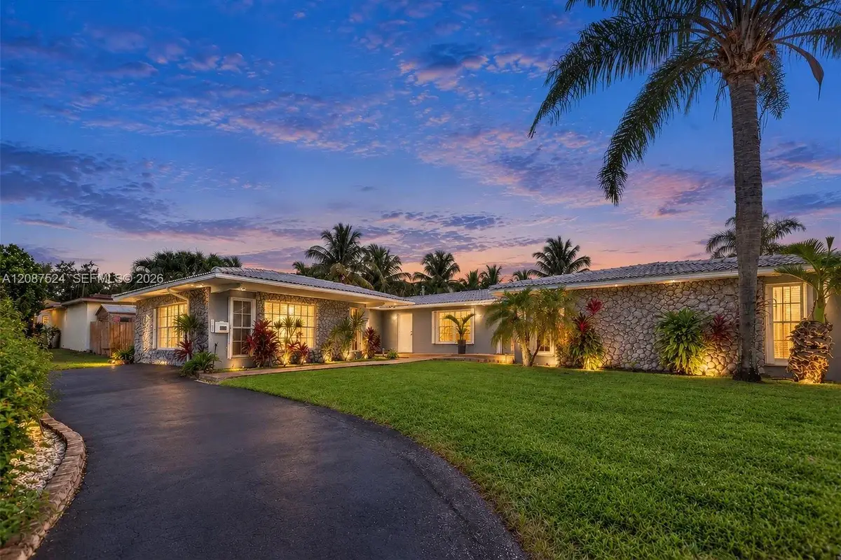 19885 NE 22nd Ave, Miami: photo 1 of 54