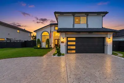 9164 SW 166th Ct, Miami: photo 1 of 45