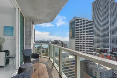 253 NE 2nd St #1910, Miami: photo 1 of 20