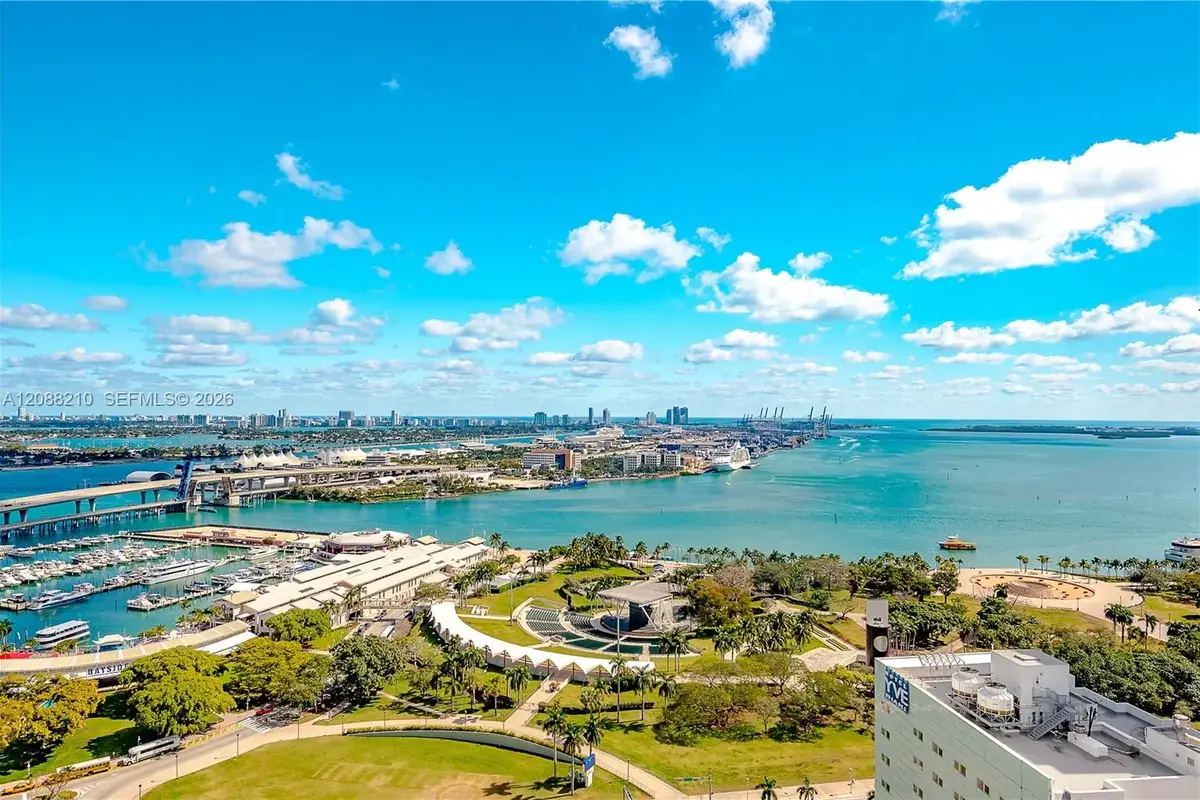 253 NE 2nd St #3105, Miami: photo 1 of 10
