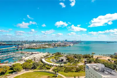 253 NE 2nd St #3105, Miami: photo 1 of 10