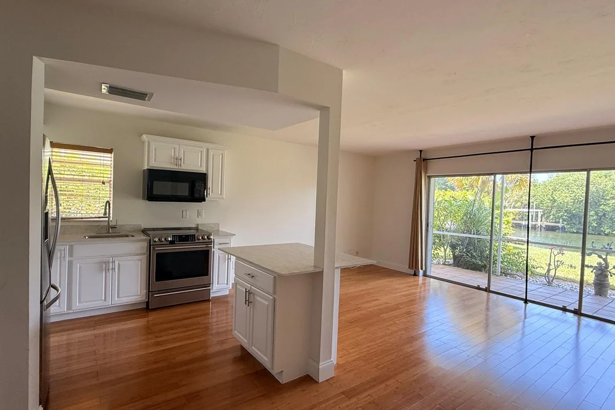 342 Southwind Dr #101, North Palm Beach: photo 1 of 11