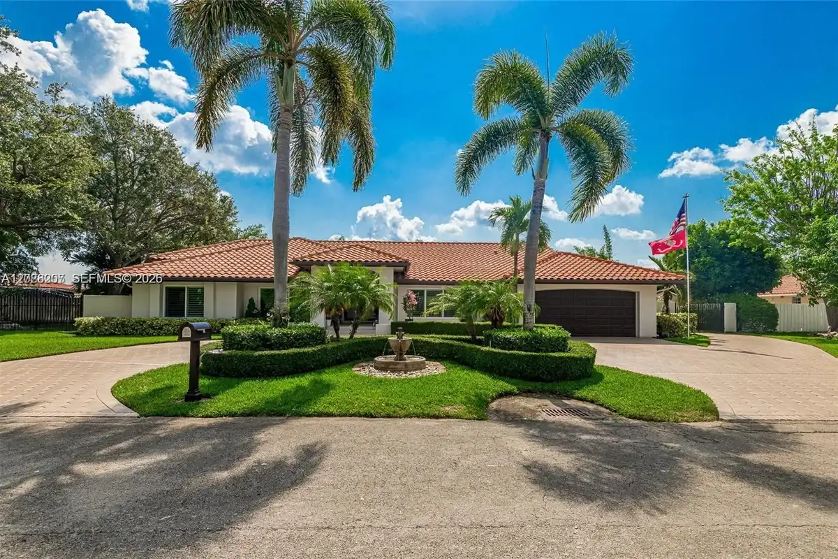13561 SW 111th Ave, Miami: photo 1 of 62