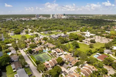 6995 SW 67th Ave, South Miami: photo 1 of 59