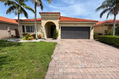 1735 NE 36th Ave, Homestead: photo 1 of 24