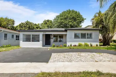 2517 Polk St, Hollywood: photo 1 of 53