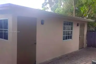 4717-19 NW 1st St, Miami: photo 1 of 17