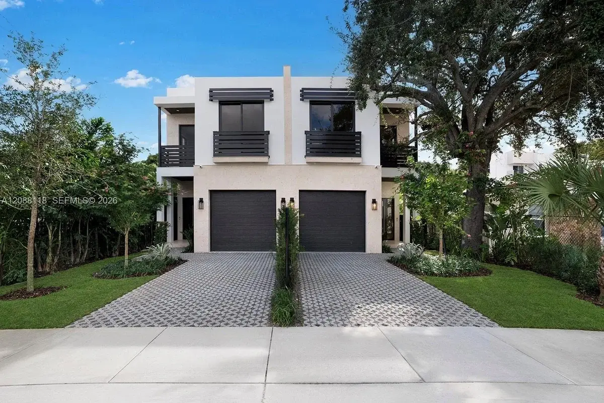 2610 SW 17 St, Miami: photo 1 of 43