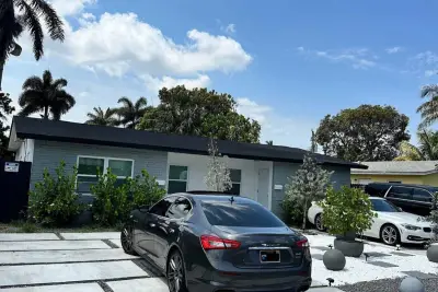 1010 SW 30th St, Fort Lauderdale: photo 1 of 18