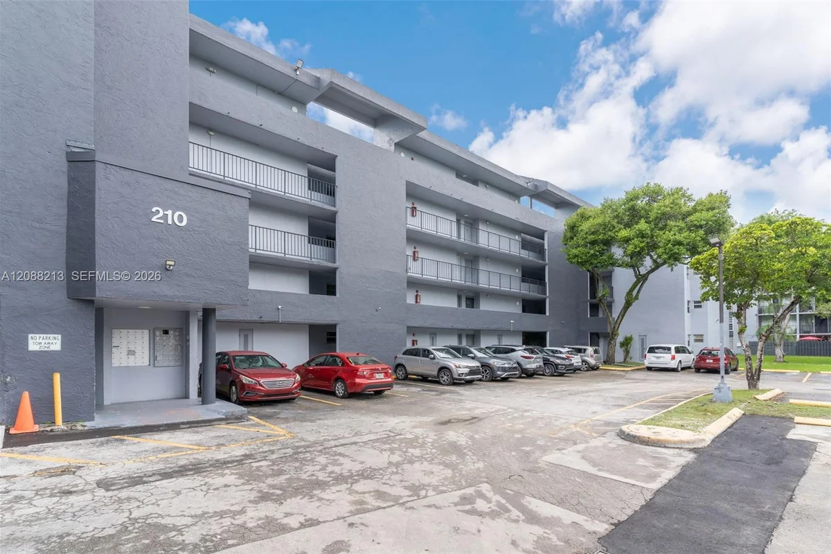 210 Fontainebleau Blvd #410, Miami: photo 1 of 30