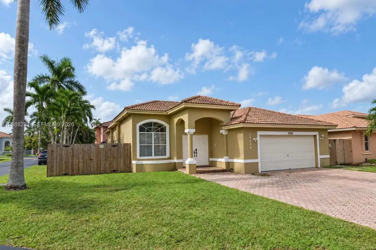 16362 SW 94th St, Miami: photo 1 of 43