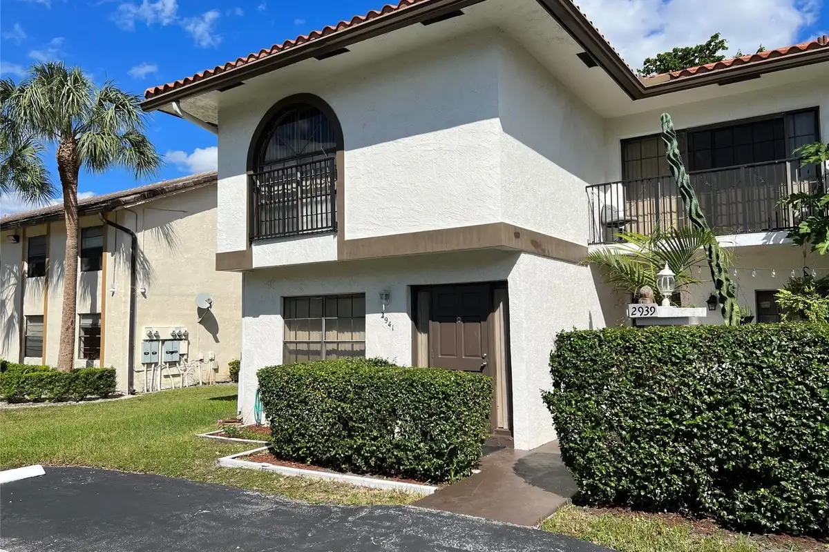 2941 NW 92nd Ave, Coral Springs: photo 1 of 19